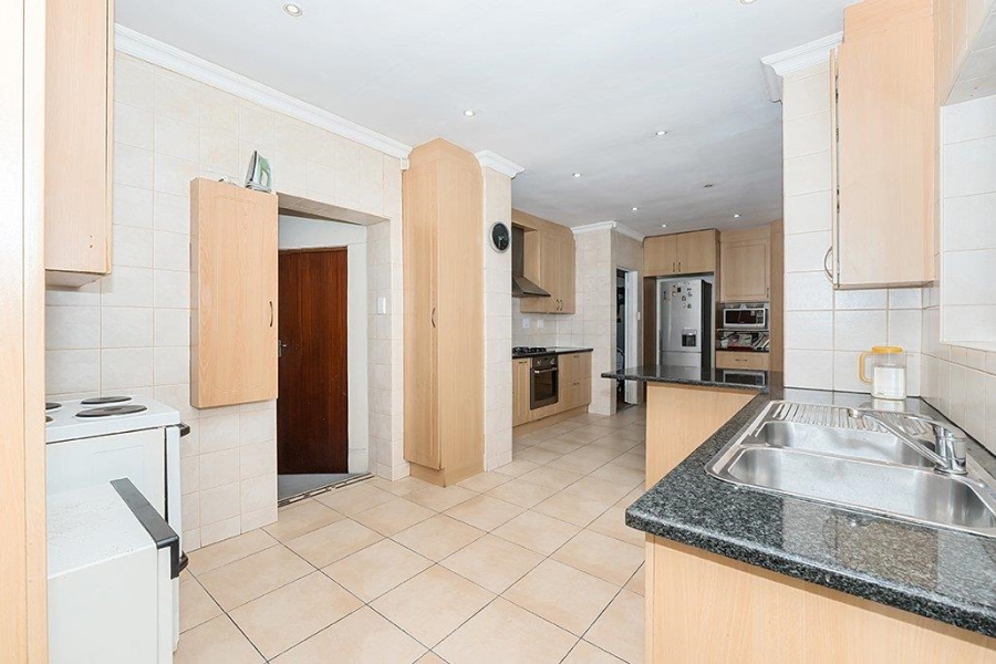 5 Bedroom Property for Sale in Strand North Western Cape